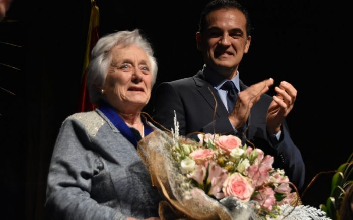 Medalla de la Ciutat a Roser Descayre i Ricard Pelló pel teatre amateur ganxó Medalla de la Ciutat a Roser Descayre i Ricard Pelló pel teatre amateur ganxó
