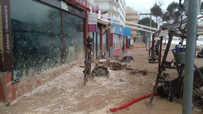 Els establiments del Passeig Marítim de Platja d’Aro castigats pel temporal de mar