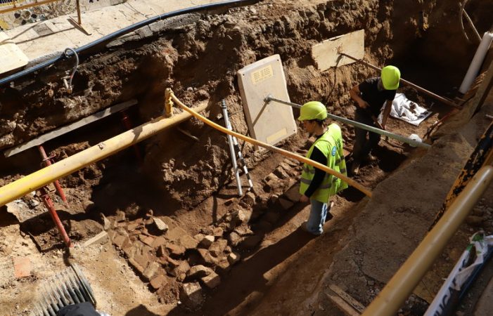 Troben restes d’època romana tardana sota el carrer Girona de Sant Feliu