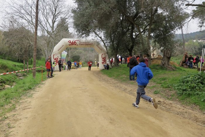 Un centenar de joves esportistes del Baix Empordà participen en la darrera Jornada Comarcal de Cros