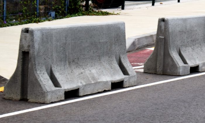 L’Ajuntament amplia la zona de pas de vianants en una part del Passeig del Mar