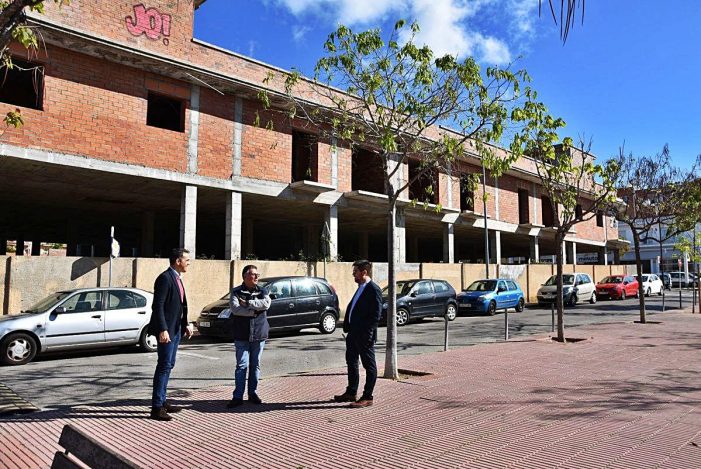 Enderrocaran un edifici a mig construir des de fa gairebé 30 anys a Sant Feliu de Guíxols