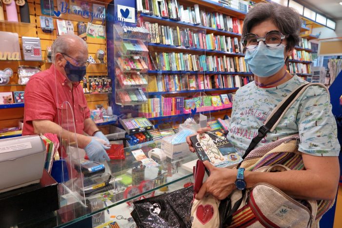 Sant Jordi d’estiu a les llibreries, floristeries i la Biblioteca