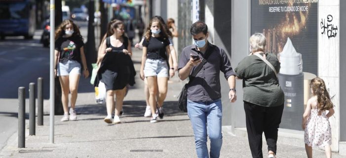 La màscara serà obligatòria a Catalunya a partir de demà encara que es pugui mantenir la distància