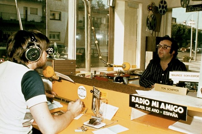 PRESENTACIÓ DEL LLIBRE “RADIO MI AMIGO” DE JOAN PERICH GUANYADOR DEL SISÈ PREMI JORDI COMAS DE RECERCA LOCAL DE CASTELL D’ARO, PLATJA D’ARO I S’AGARÓ