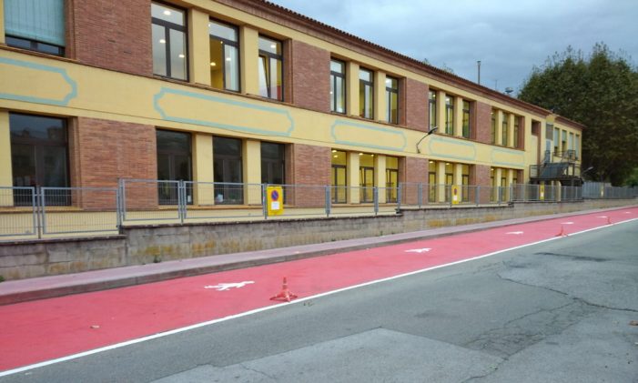 L’Ajuntament habilita espai addicional per vianants a l’entrada de l’Escola Gaziel