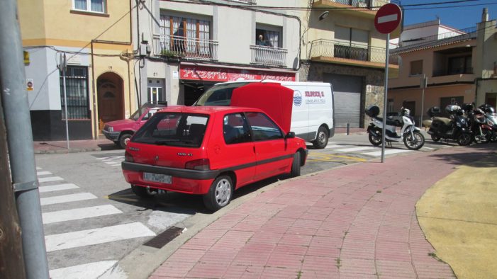 L’Ajuntament segueix arranjant voreres de Sant Feliu i ara fa les del carrer Gravina, plaça dels Drets Humans i carrer Carles Rahola