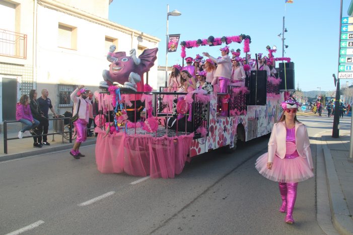 EN BUSCA D’IMATGES HISTÒRIQUES DE LES COLLES DE CARNAVAL