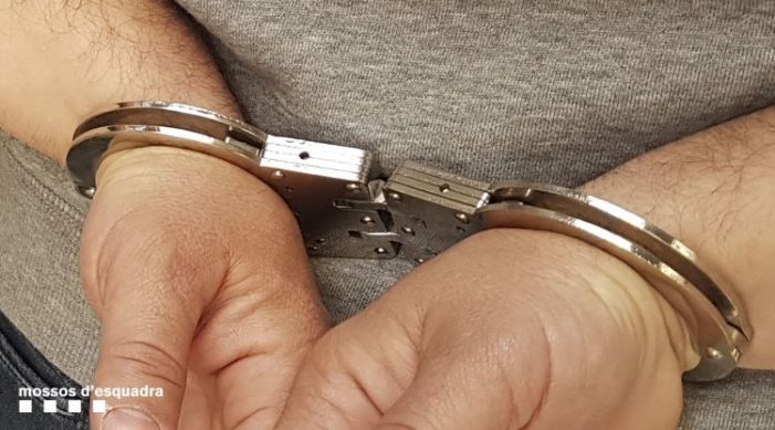 Detingut un jove que volia atemptar contra la comissaria dels Mossos d’Esquadra a Sant Feliu de Guíxols