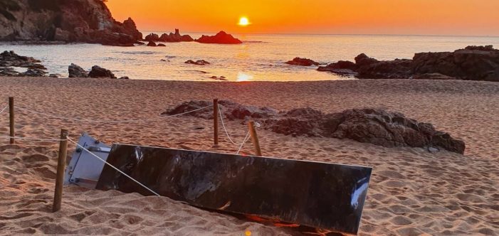 Bretolades en el monòlit i l’Ajuntament decideix portar-lo al Parc dels Estanys a Platja d’Aro