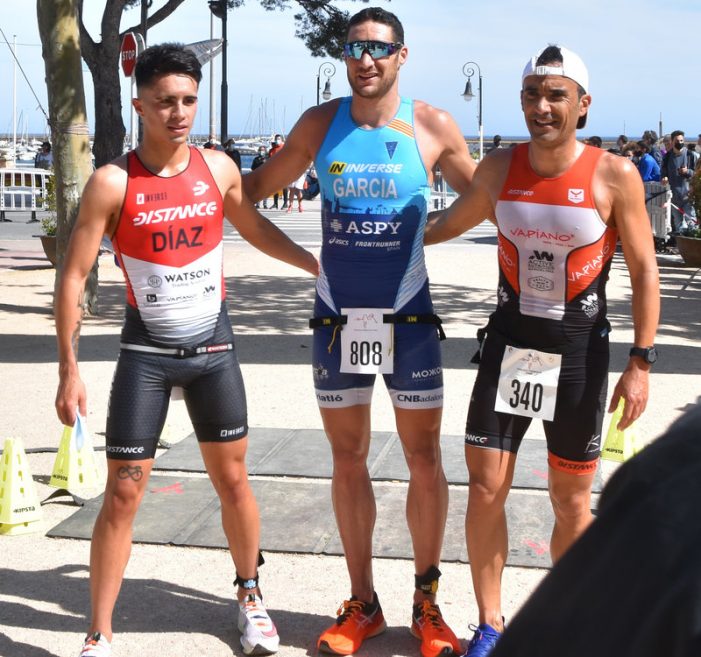 Més de 200 participants en el Triatló Sprint de Sant Feliu de Guíxols