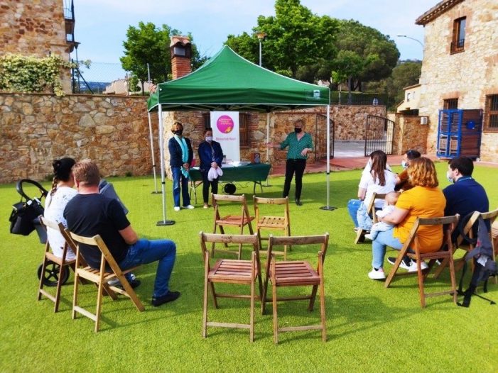 Santa Cristina d’Aro obsequia a les famílies amb nadons nascuts enguany per potenciar la lectura des de ben petits.