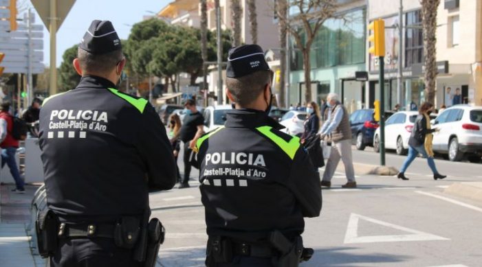 Detenen un noi de 21 anys per agredir la seva exparella en ple carrer a Platja d’Aro