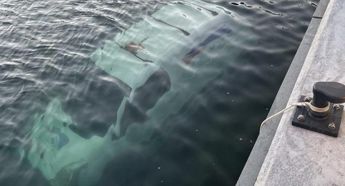 S’enfonsa una furgoneta en aigües del Port d’Aro amb un ocupant a l’interior S’enfonsa una furgoneta en aigües del Port d’Aro amb un ocupant a l’interior