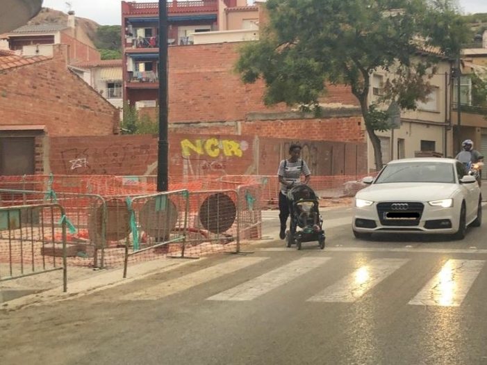 Queixes dels veïns per l’execució d’obres en ple estiu i durant la tornada a les aules