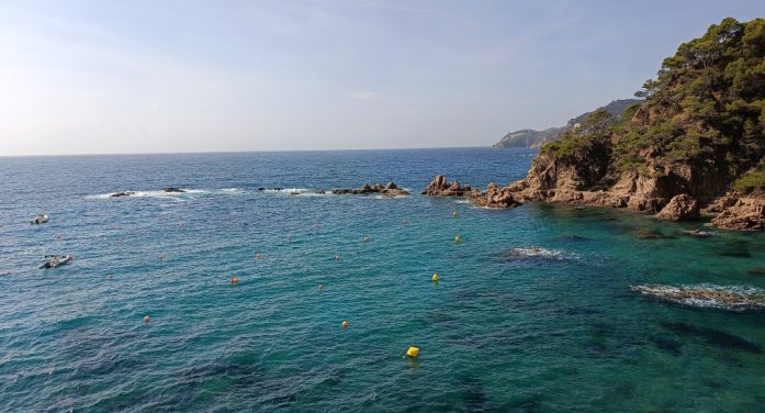 Santa Cristina d’Aro abalisa les seves platges amb fondejos ecològics per preservar els ecosistemes marins