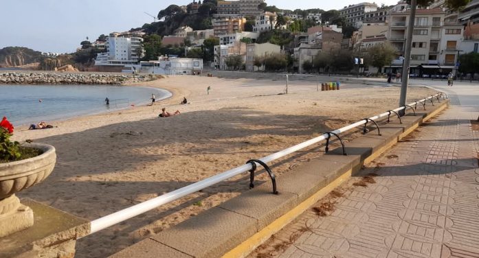 Junts critica la manca de guinguetes a les platges de Sant Feliu en plena temporada turística Junts critica la manca de guinguetes a les platges de Sant Feliu en plena temporada turística