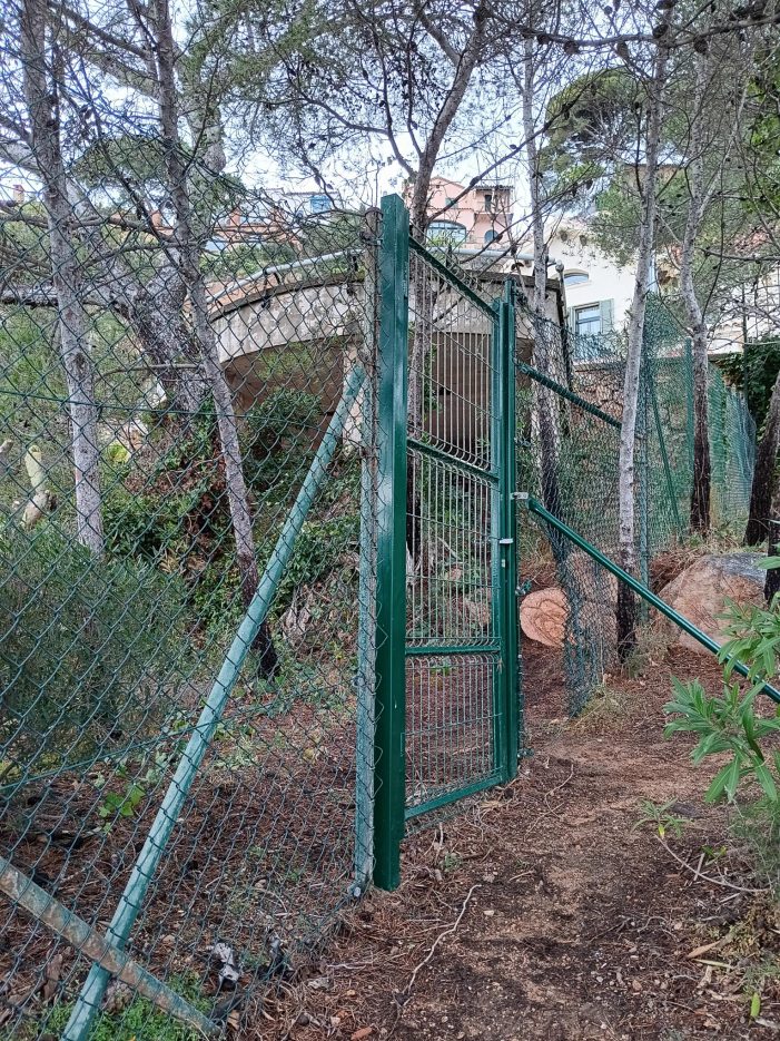 Reclamen reobrir l’accés al Camí de Ronda des de la platja de Can Rius