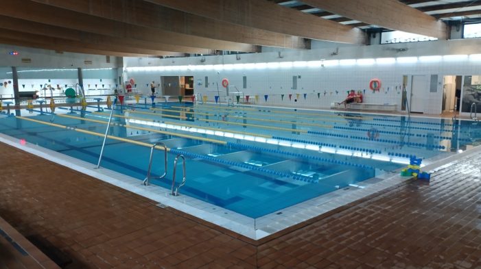 Junts demana doblar la inversió a les instal.lacions de La Corxera i que es garanteixi la continuitat del bar de la piscina Junts demana doblar la inversió a les instal.lacions de La Corxera i que es garanteixi la continuitat del bar de la piscina