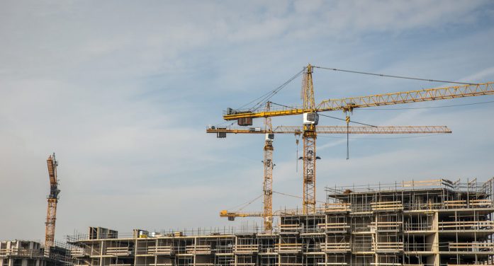 Solucions a la falta d’habitatge: més inversió pública real i menys intervenció a la propietat privada