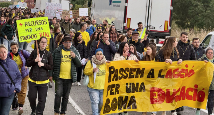 El Ple de Sant Feliu aprova per unanimitat la moció de Junts en suport a les reivindicacions dels docents de la Vall d’Aro