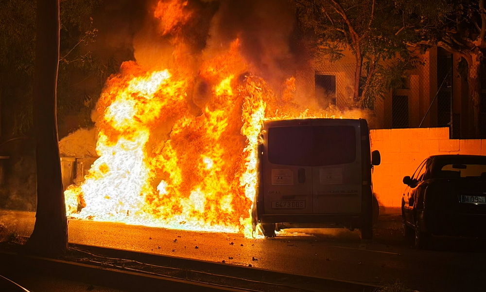 La crema de contenidors torna a encendre les alarmes a Sant Feliu de Guíxols