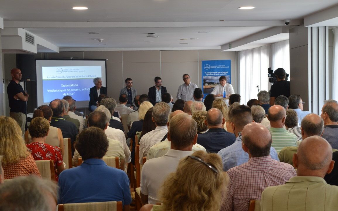 L’absència de Motas i la tensió amb Saballs marquen el debat veïnal sobre el futur de Sant Pol i S’Agaró